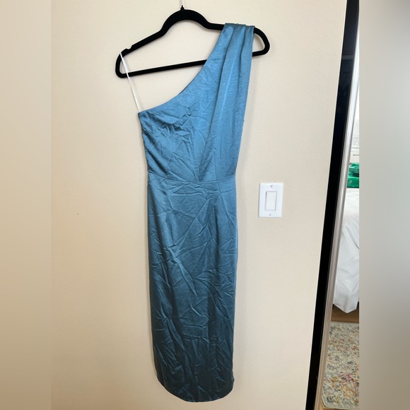 Elliatt Cassini Dress - Picture 4 of 8